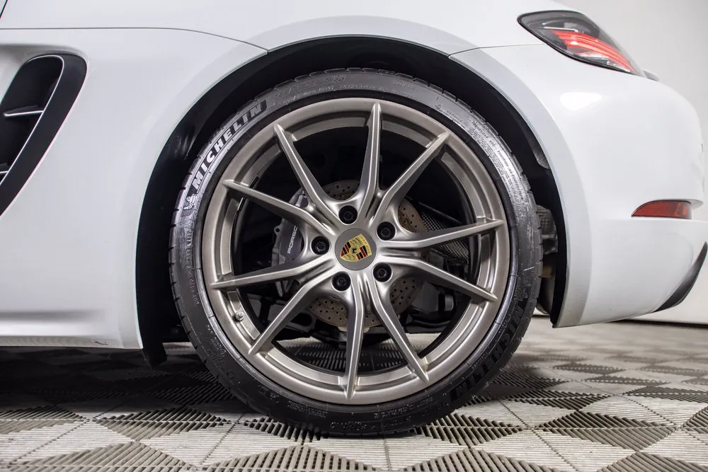 Porsche 718 Cayman photo 37