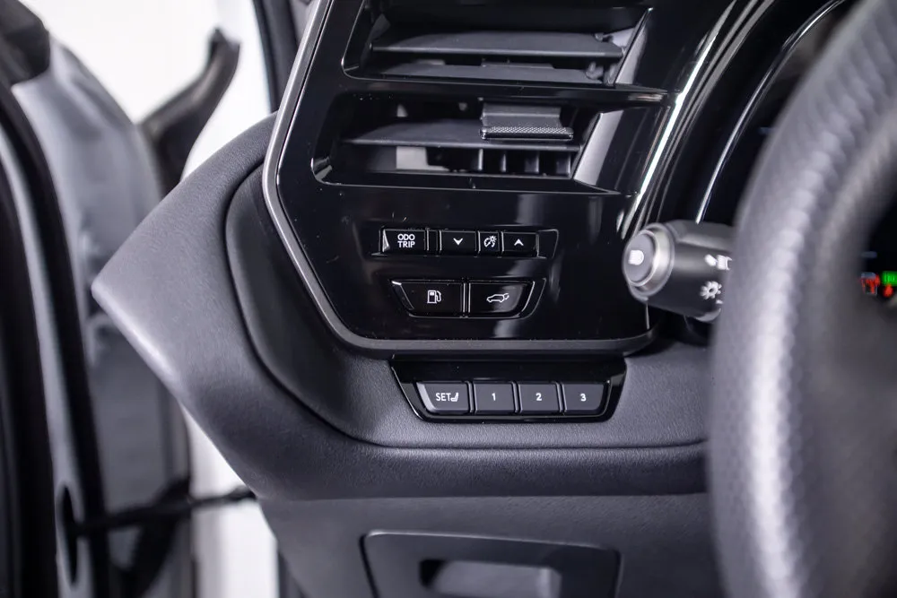 Lexus TX photo 34
