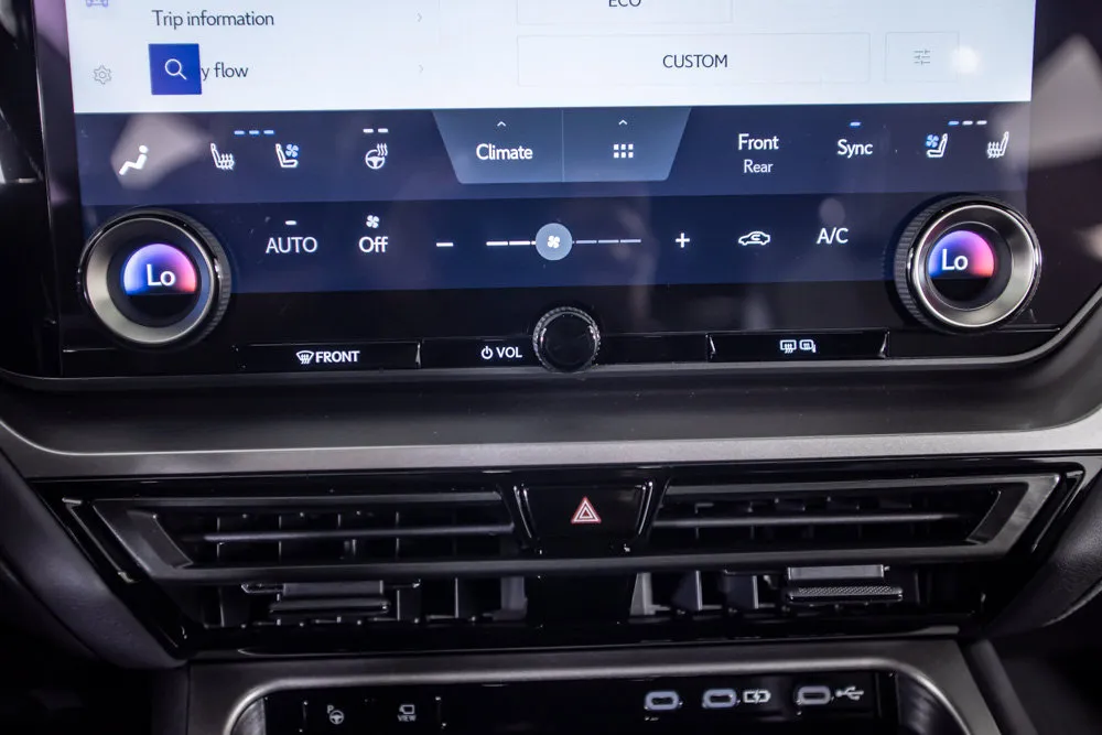 Lexus TX photo 39