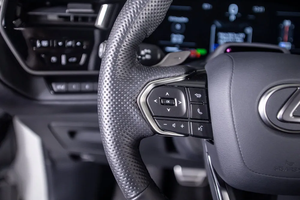 Lexus TX photo 35