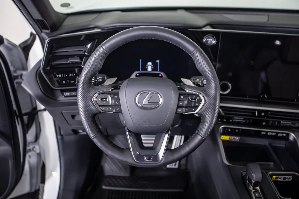 Lexus TX photo 26
