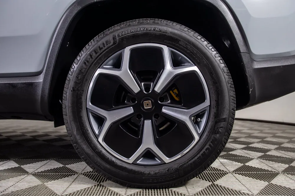 Rivian R1S photo 44