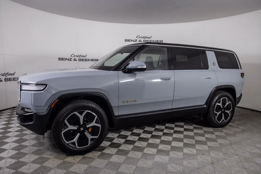 Rivian R1S photo 10