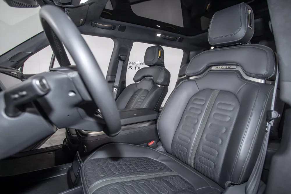Rivian R1S photo 14