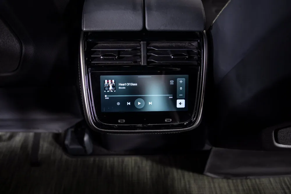 Rivian R1S photo 28