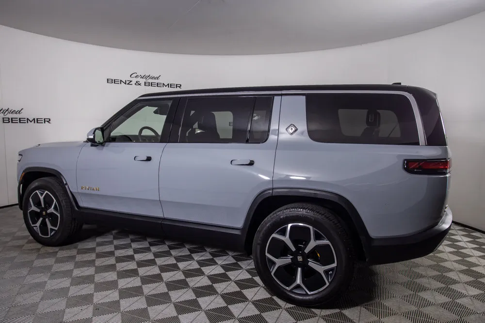 Rivian R1S photo 13