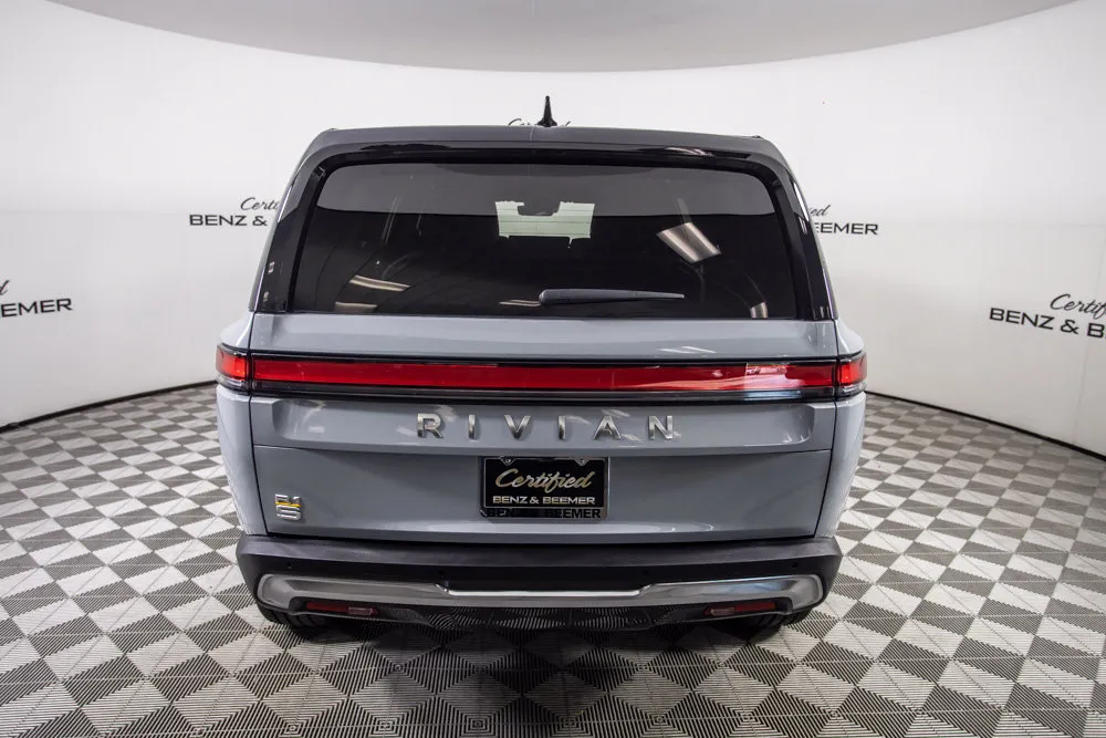 Rivian R1S photo 7
