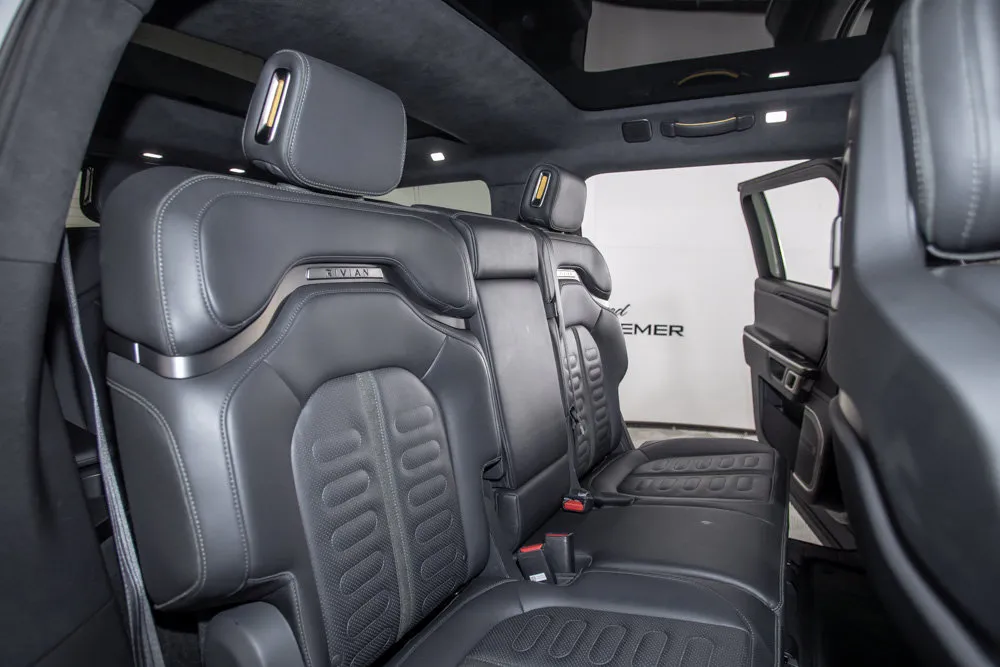 Rivian R1S photo 19