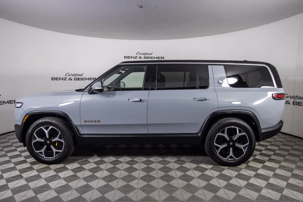 Rivian R1S photo 11