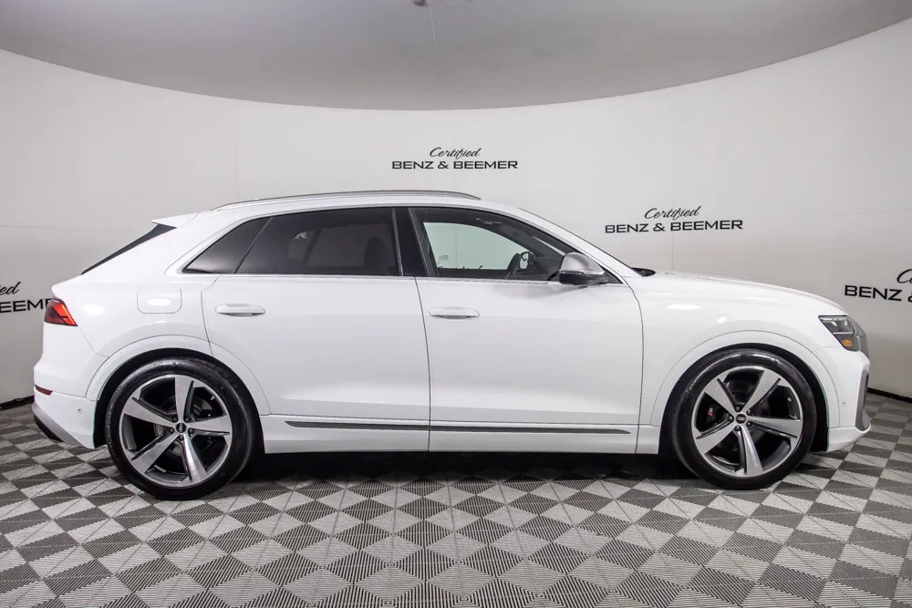 Audi SQ8 photo 3
