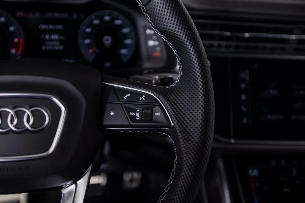 Audi SQ8 photo 35