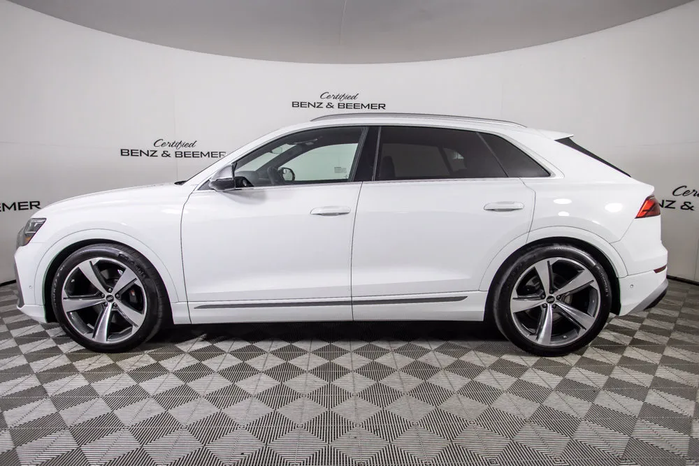 Audi SQ8 photo 10