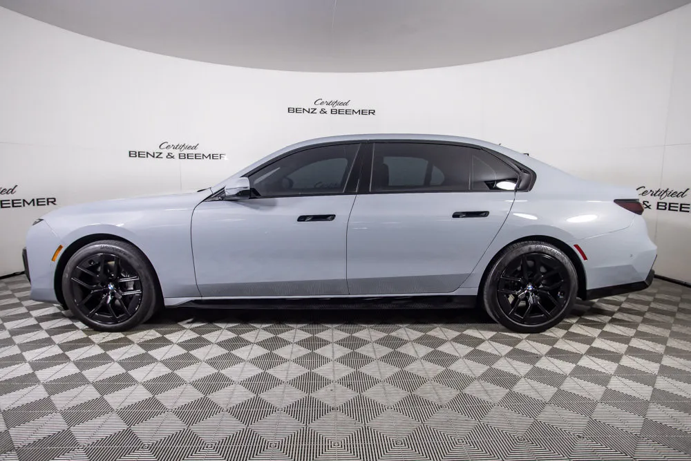BMW 7 Series photo 10