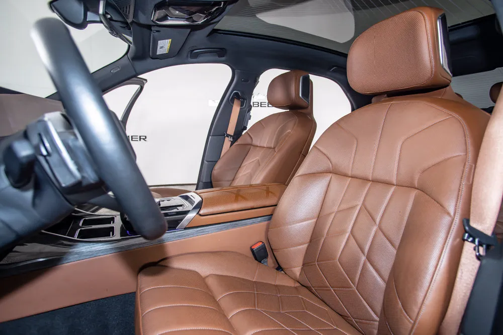 BMW 7 Series photo 13