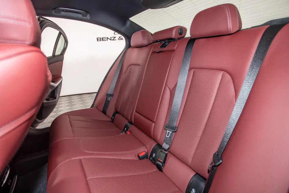BMW 3 Series photo 14
