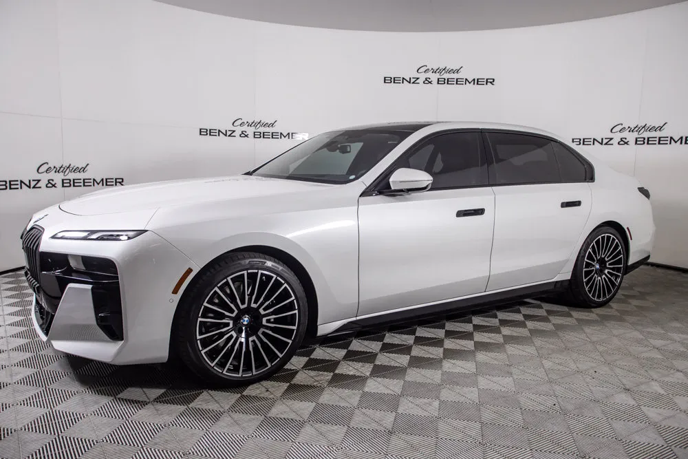 BMW 7 Series photo 9