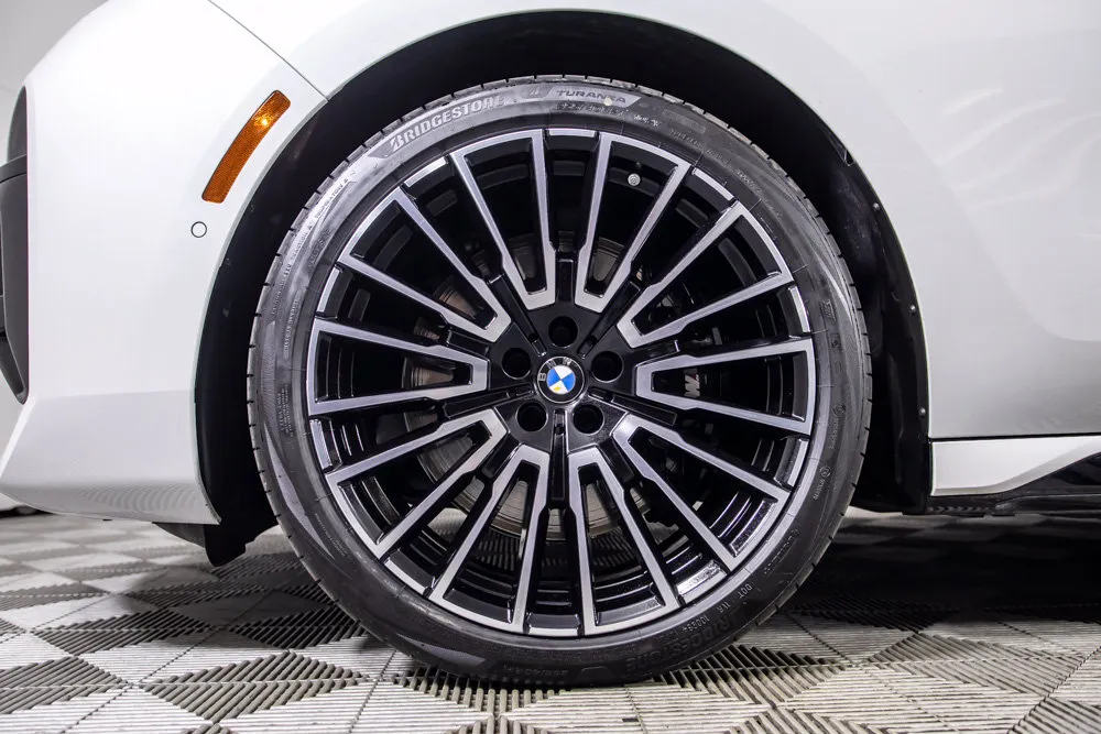 BMW 7 Series photo 37