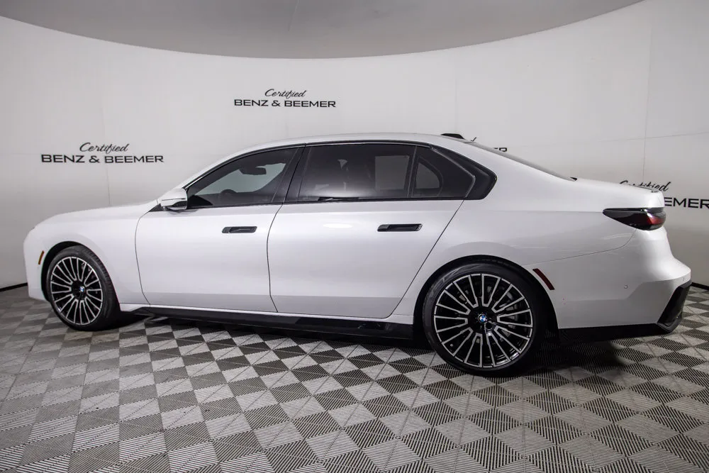 BMW 7 Series photo 11