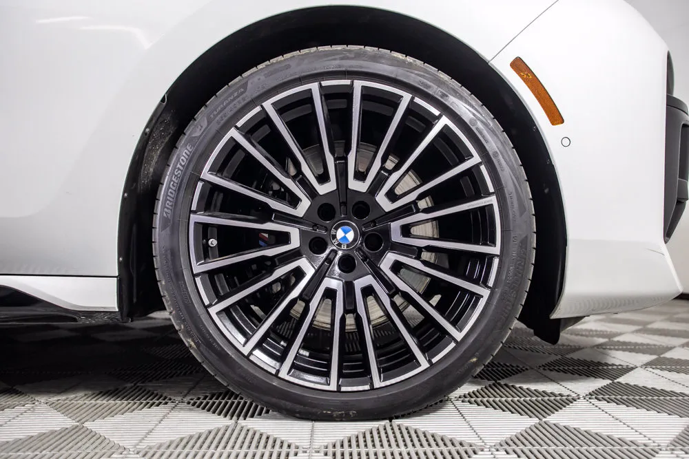 BMW 7 Series photo 38