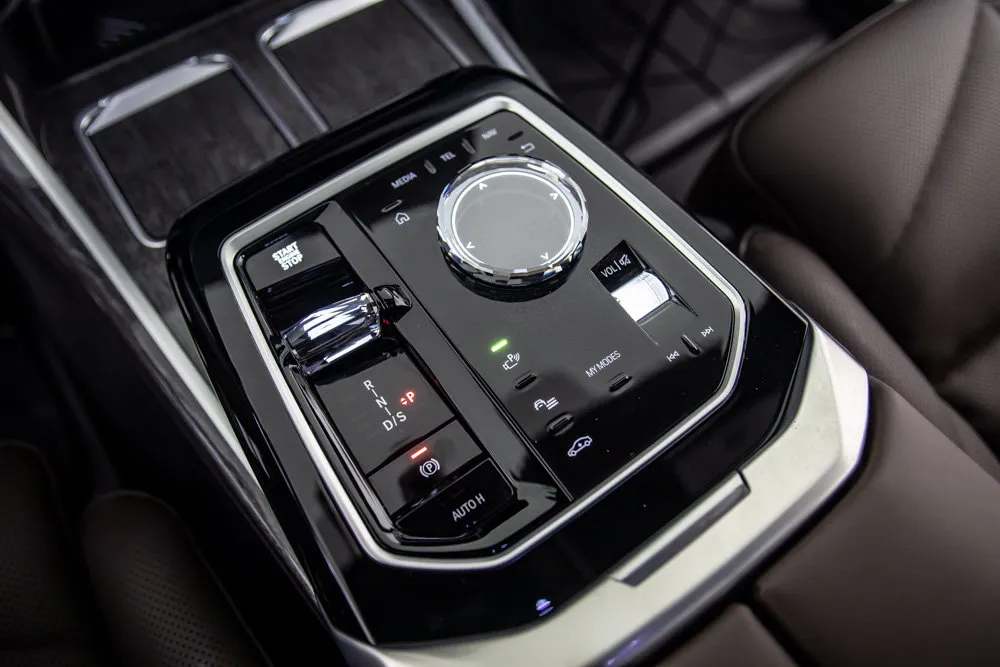 BMW 7 Series photo 33