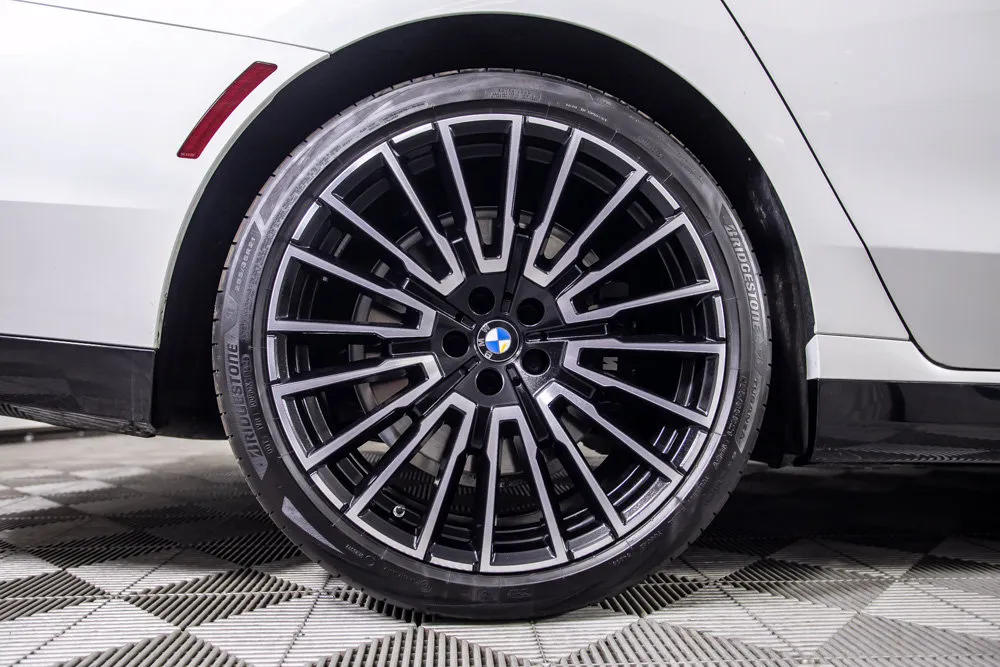 BMW 7 Series photo 39
