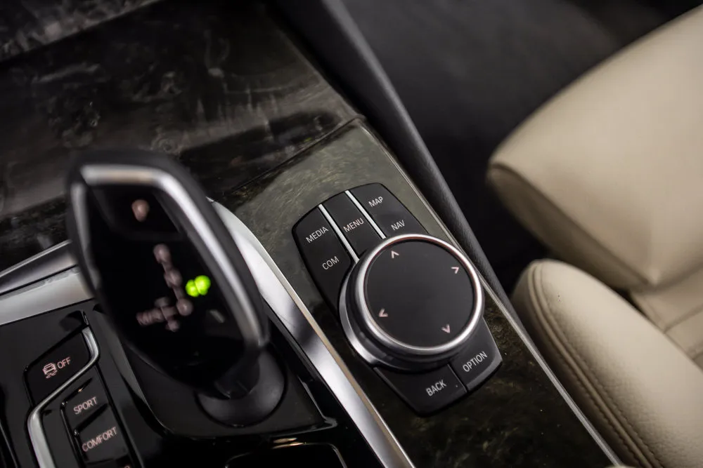BMW 5 Series photo 32