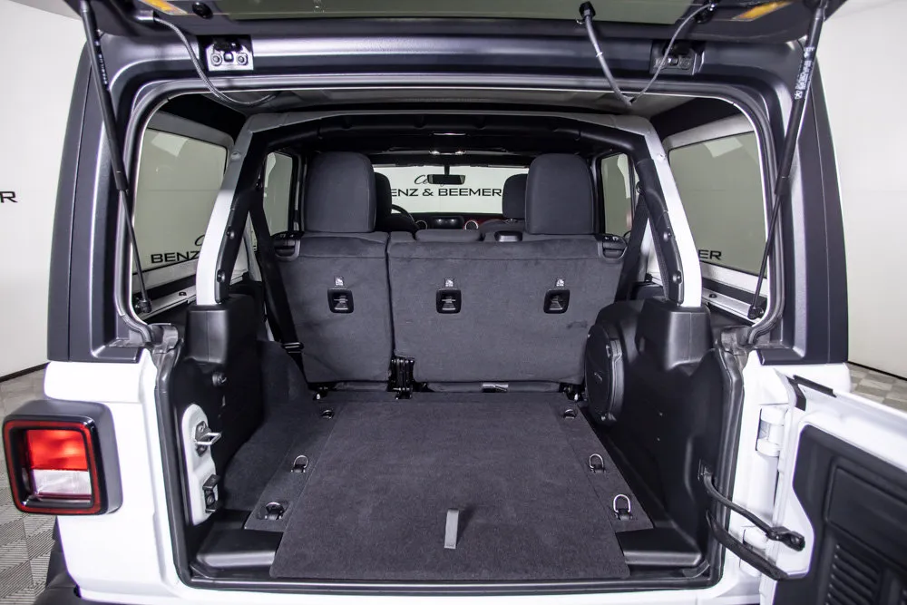 Jeep Wrangler photo 8