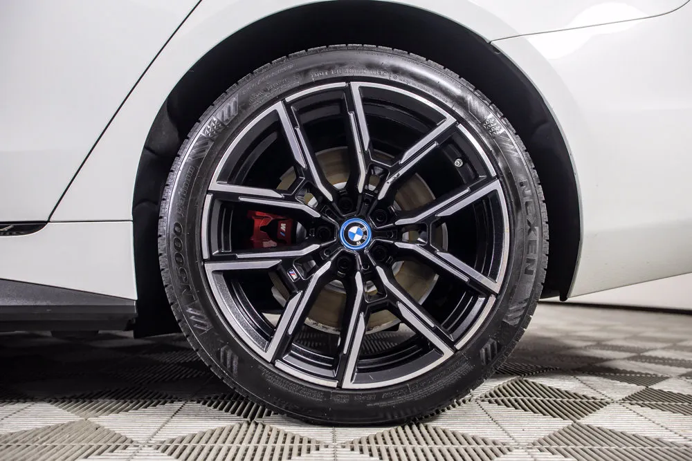 BMW i4 photo 42