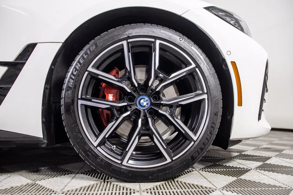 BMW i4 photo 40