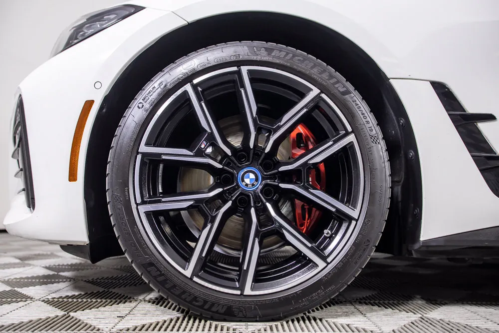 BMW i4 photo 39