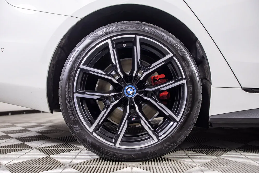 BMW i4 photo 41