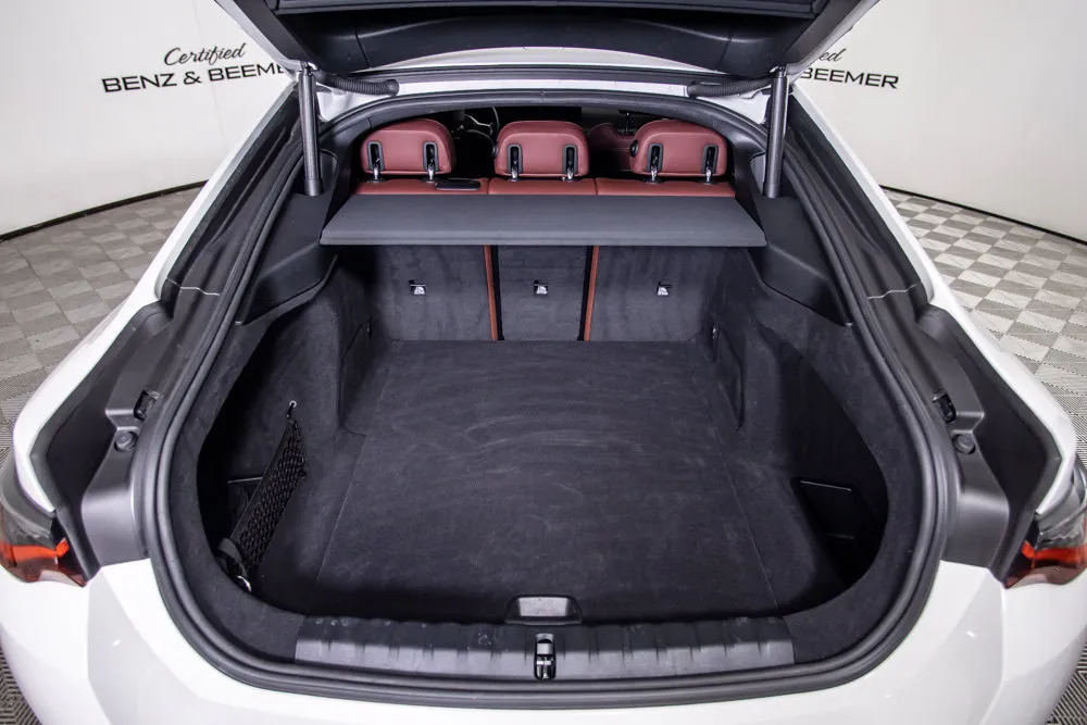 BMW i4 photo 8