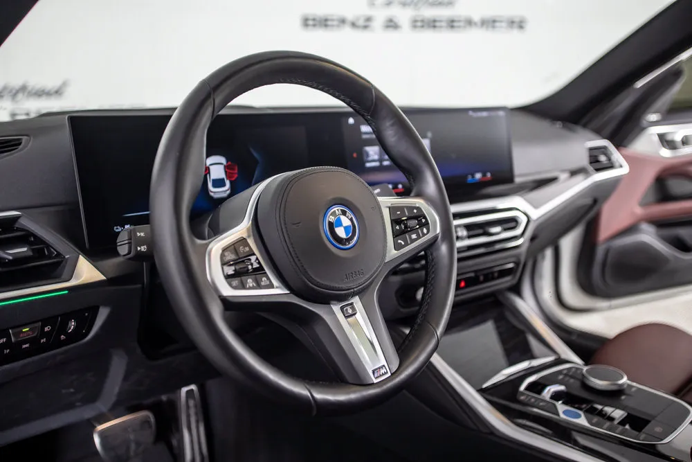 BMW i4 photo 21