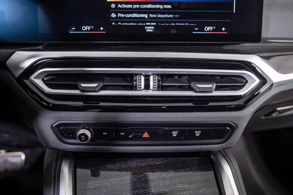 BMW i4 photo 31
