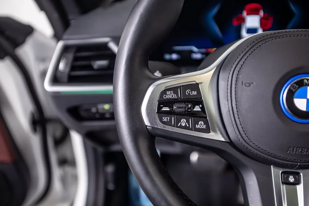BMW i4 photo 37