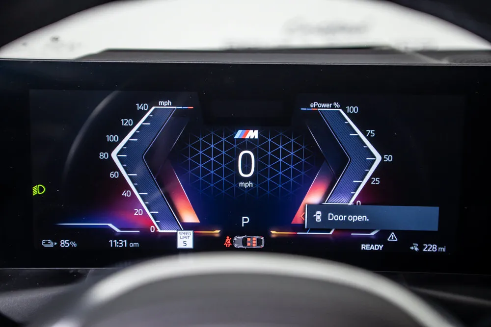 BMW i4 photo 25