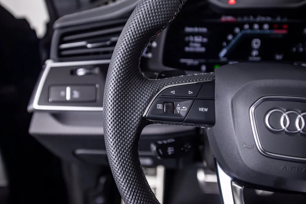 Audi SQ8 photo 39