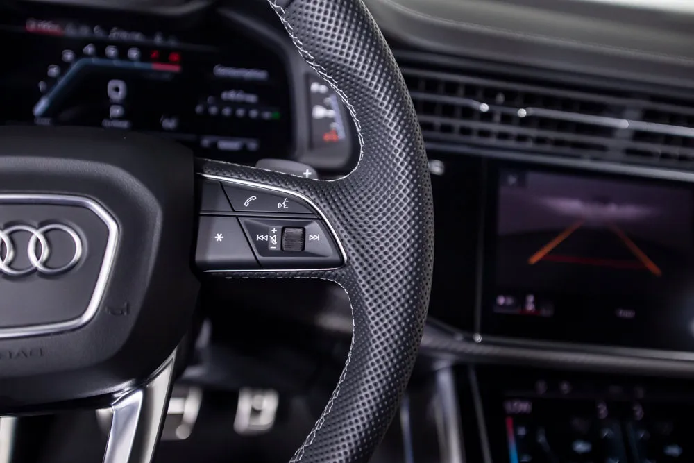 Audi SQ8 photo 40