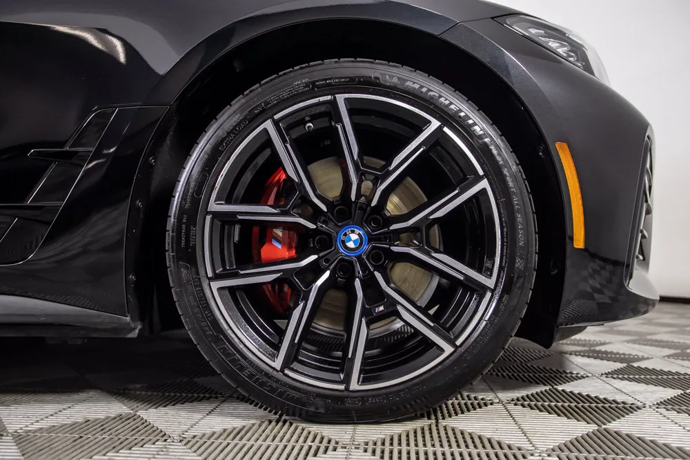 BMW i4 photo 40