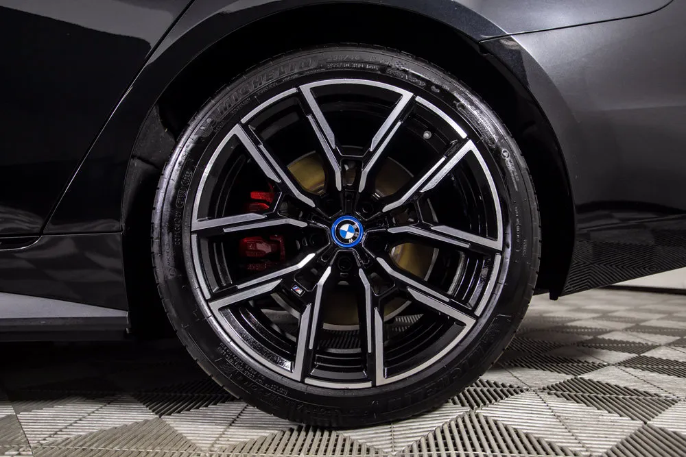 BMW i4 photo 42