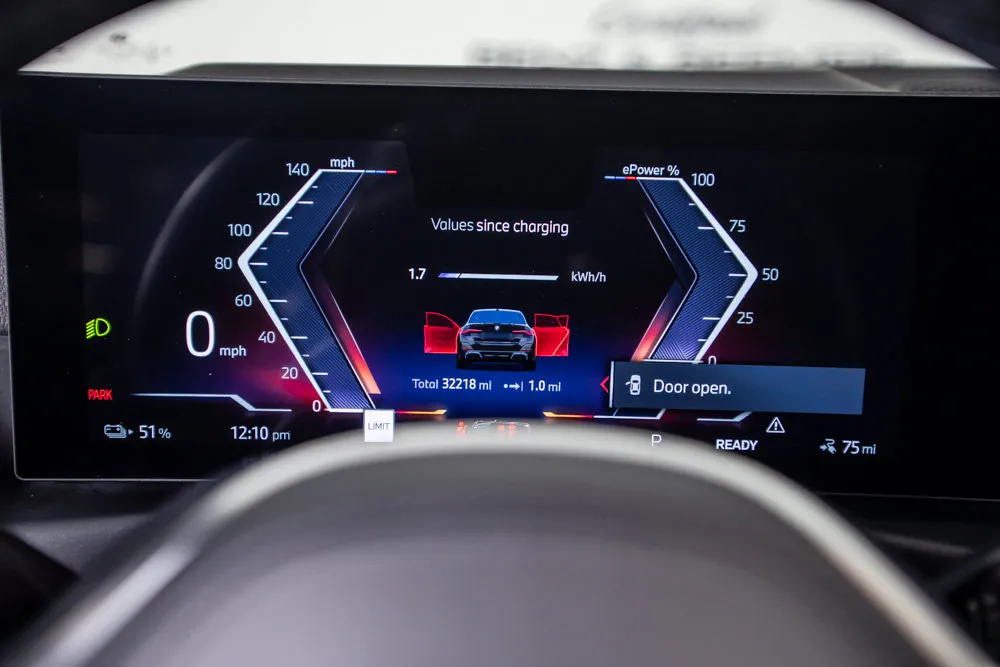 BMW i4 photo 25