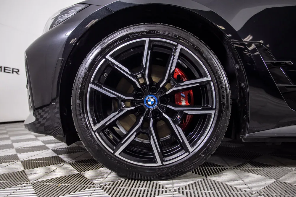BMW i4 photo 39