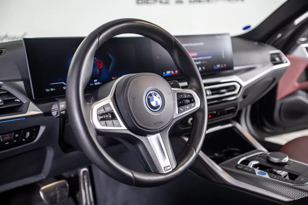 BMW i4 photo 21