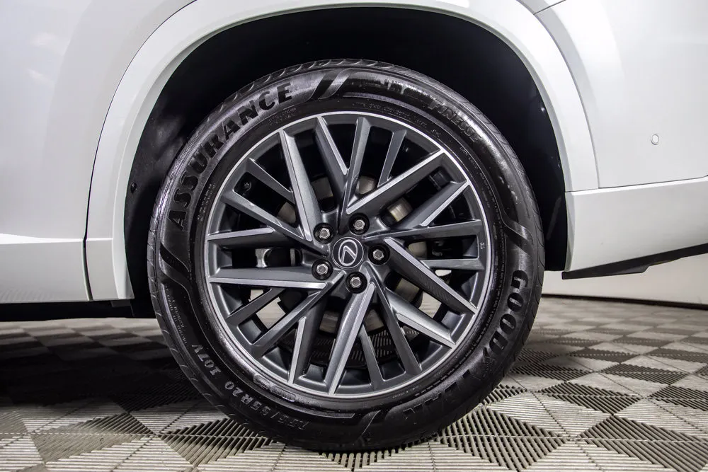 Lexus TX photo 43