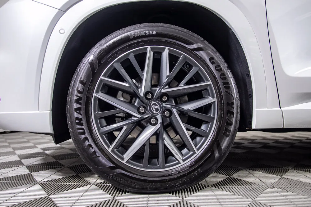 Lexus TX photo 40