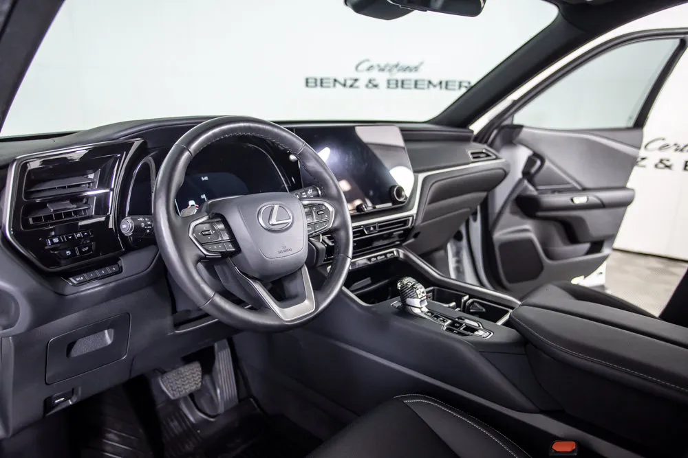 Lexus TX photo 22