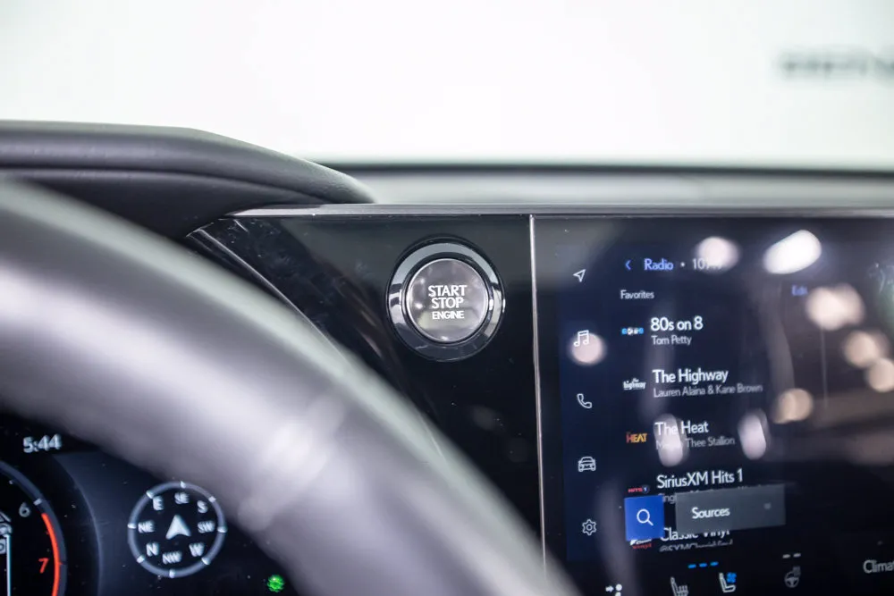Lexus TX photo 31