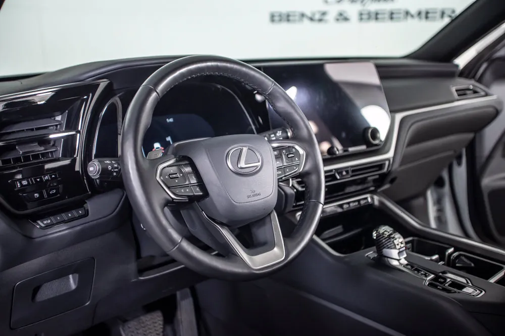 Lexus TX photo 23