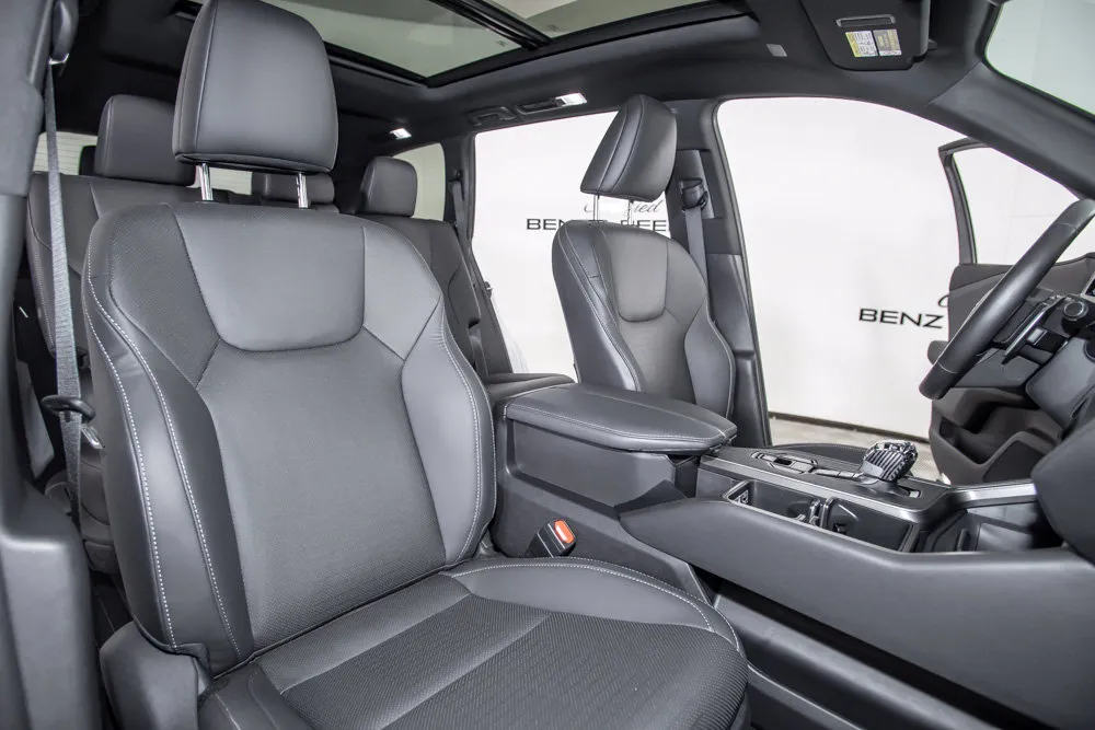 Lexus TX photo 19
