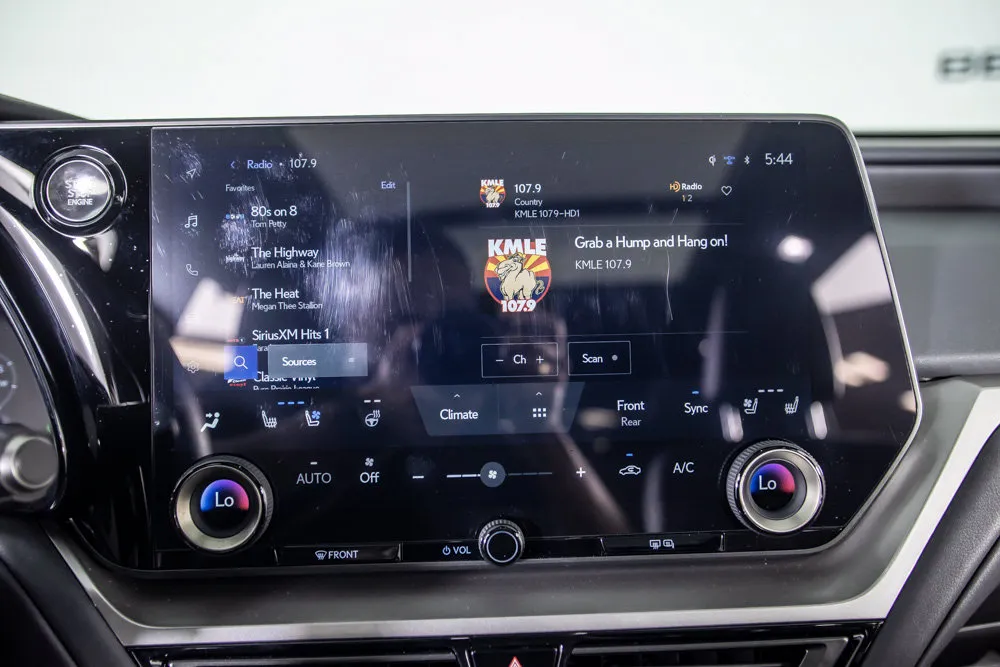 Lexus TX photo 28